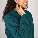 Weibliches Modell trägt Forest Green Sweater - zusätzliche Perspektive 1