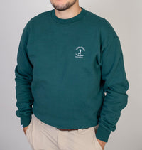 Männliches Modell trägt Forest Green Sweater - Vorderansicht